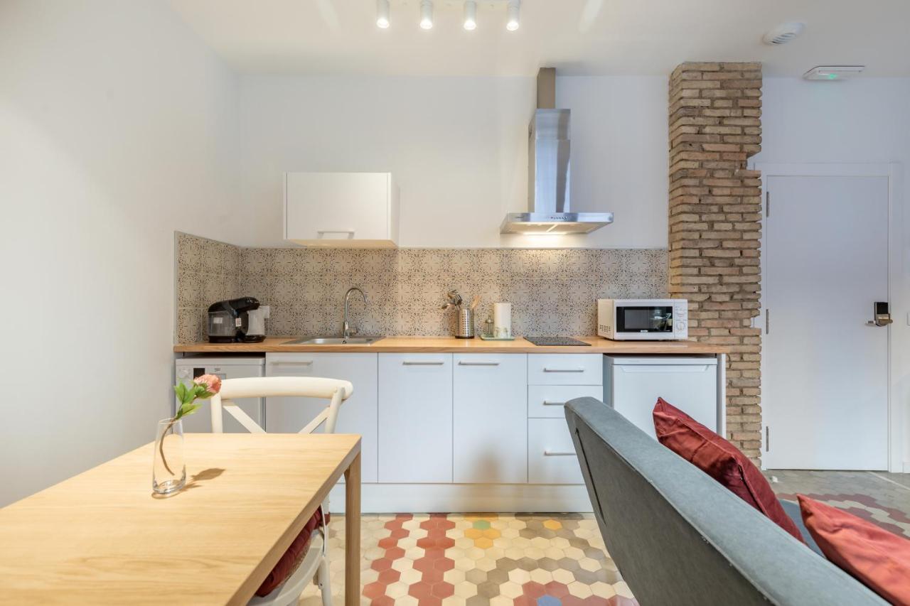 Apt With Antique Floor & Lots Of Sun Light Valencia Exterior photo