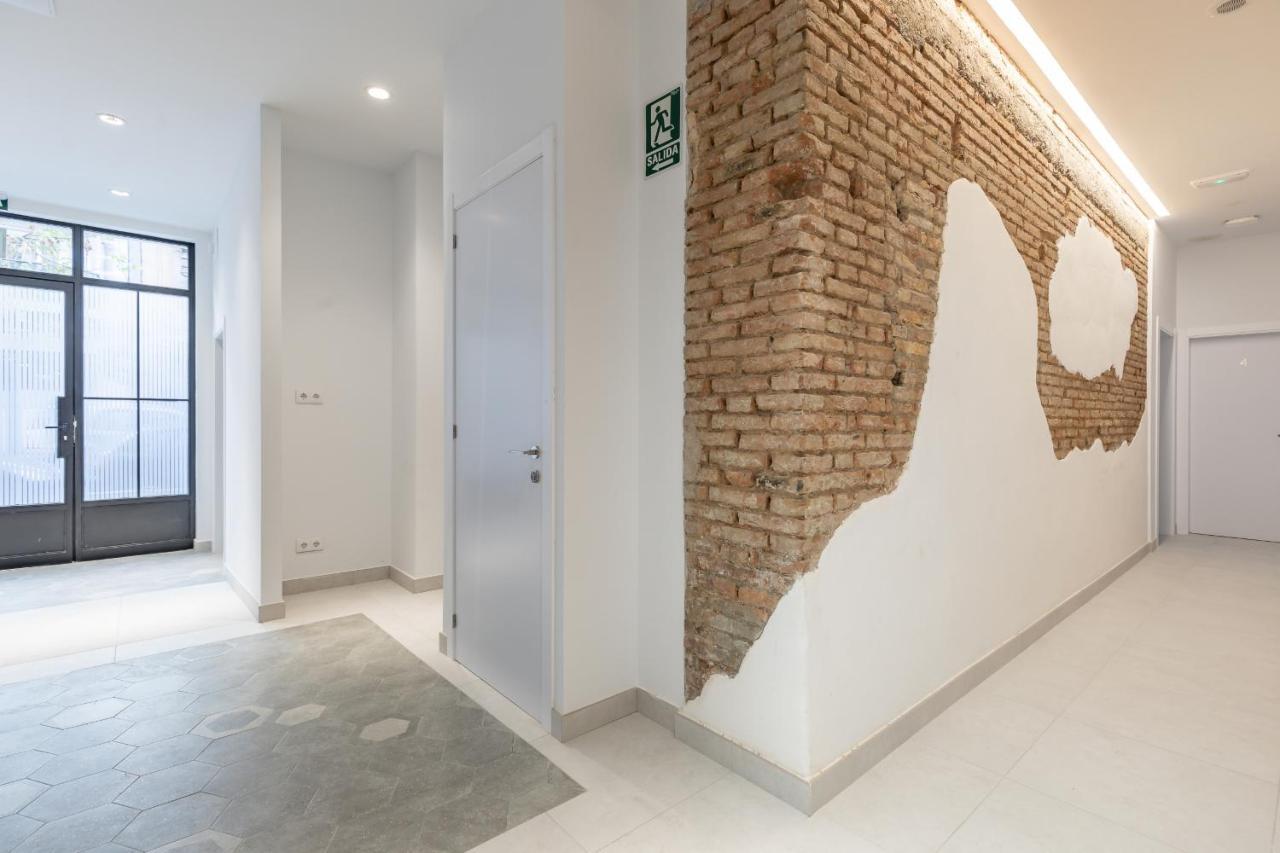 Apt With Antique Floor & Lots Of Sun Light Valencia Exterior photo
