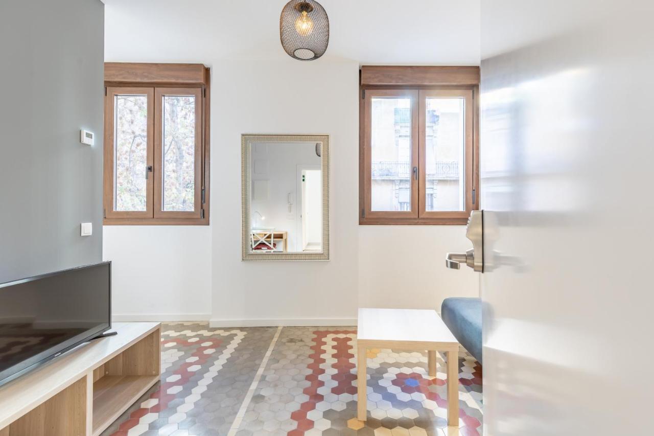 Apt With Antique Floor & Lots Of Sun Light Valencia Exterior photo