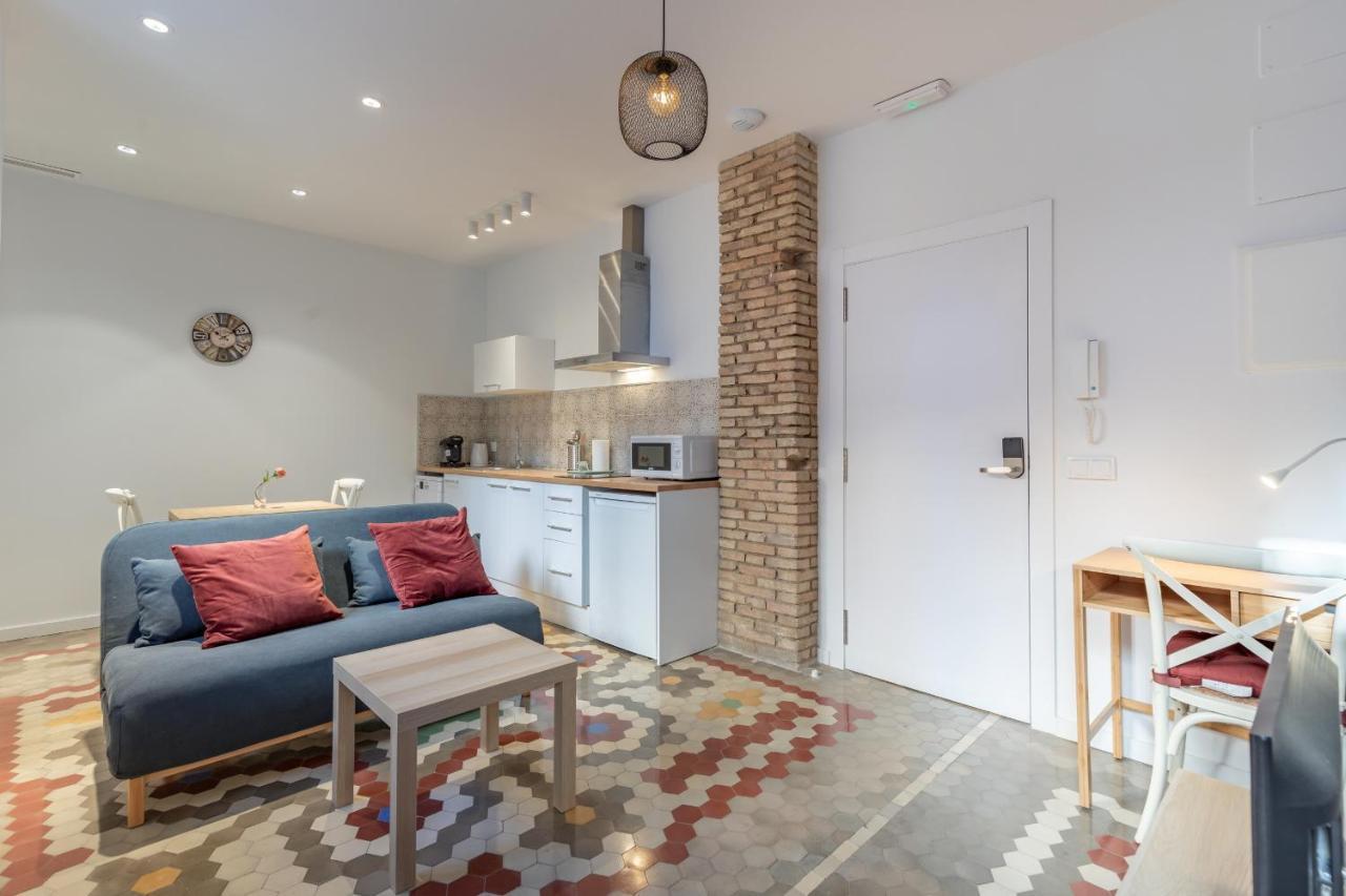 Apt With Antique Floor & Lots Of Sun Light Valencia Exterior photo